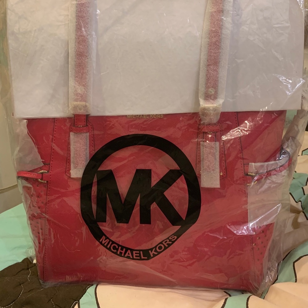 Purse ultra pink